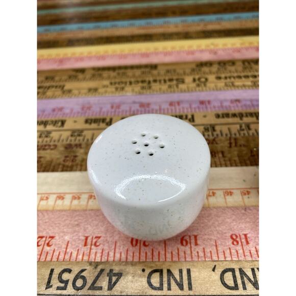 MCM Pebbleford White Speckled Salt Pepper Shaker Set T S & T Taylor Smith 2" - Picture 5 of 10